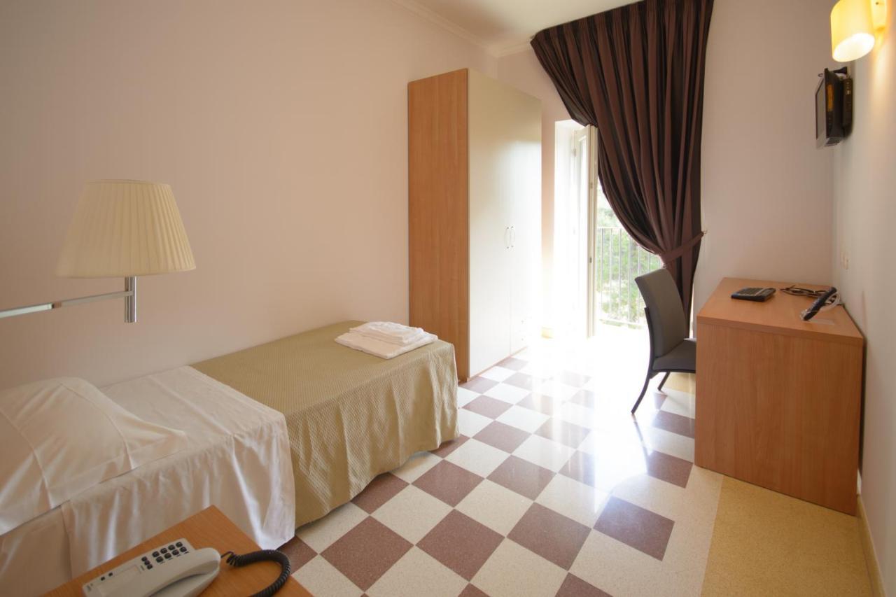 Hotel Domus Stella Maris - Casa Per Ferie Ancona Exterior foto